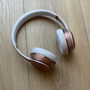 Rose gold Beats Solo 3s